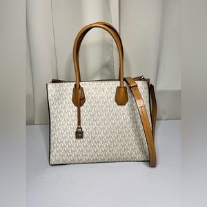 Michael kors signature tote